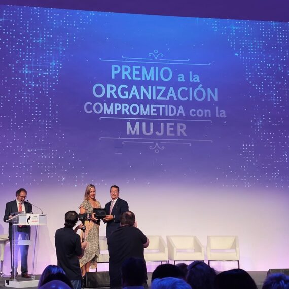 Premio a la organizacion comprometida con la mujer 03
