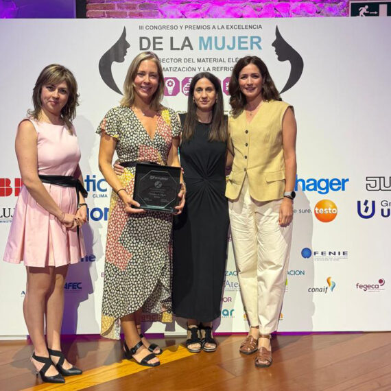 Premio a la organizacion comprometida con la mujer 07